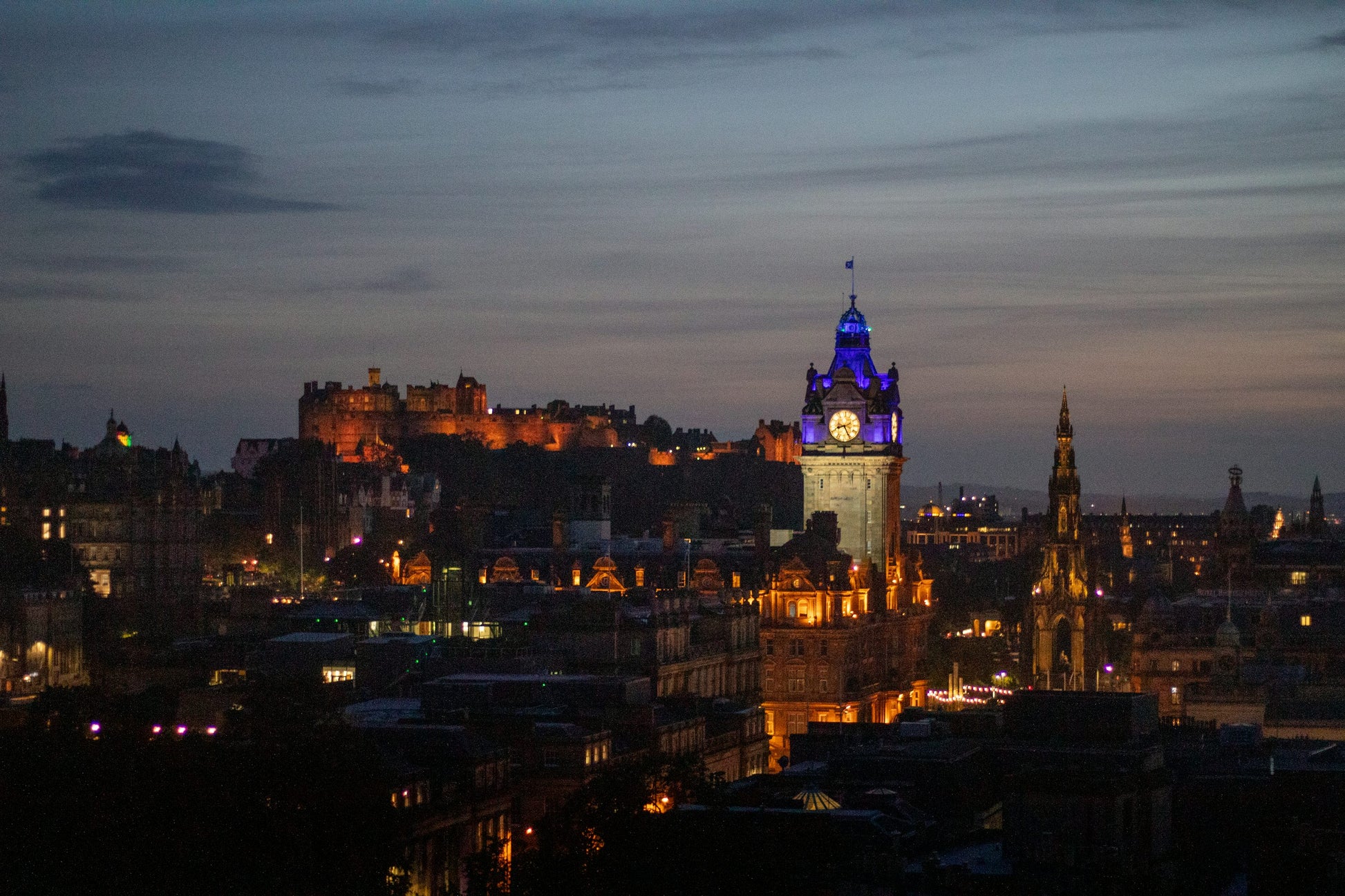 Same Day Courier Edinburgh — Edinburgh Castle and city skyline at dusk